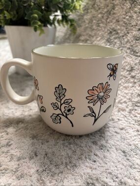 Spectrum Designz Flowers & Bees Ceramic Mug 21oz NWT